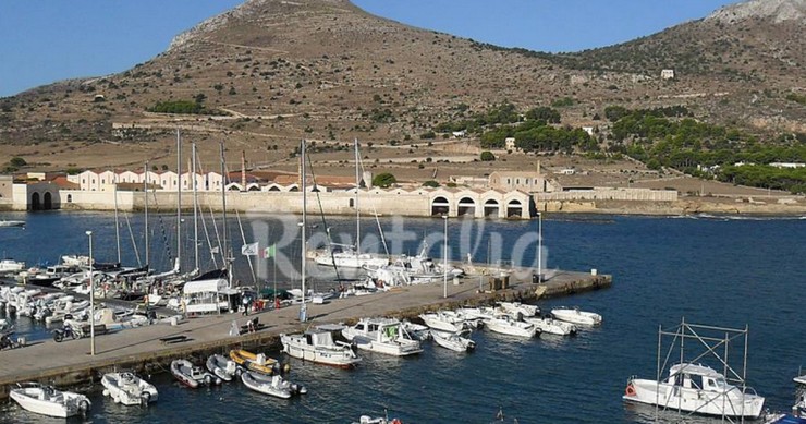 Un attico a Favignana per ammirare il mare infinito (Fotogallery)