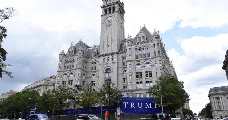 Il nuovo e sfarzoso hotel di Donald Trump a pochi metri dalla Casa Bianca (Fotogallery)