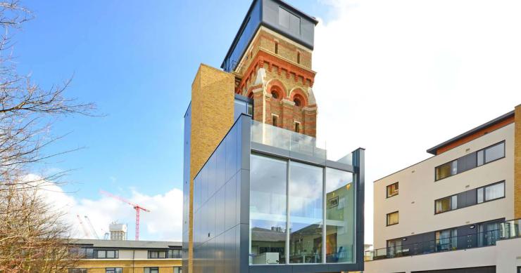 La sorprendente trasformazione della torre dell'acqua dove Chaplin trascorse l'infanzia in una casa di lusso