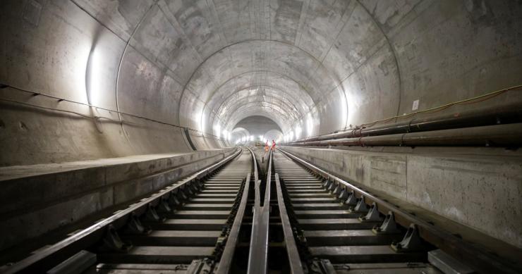 Il più grande tunnel ferroviario del mondo è lungo 57 km e passa attraverso le Alpi svizzere