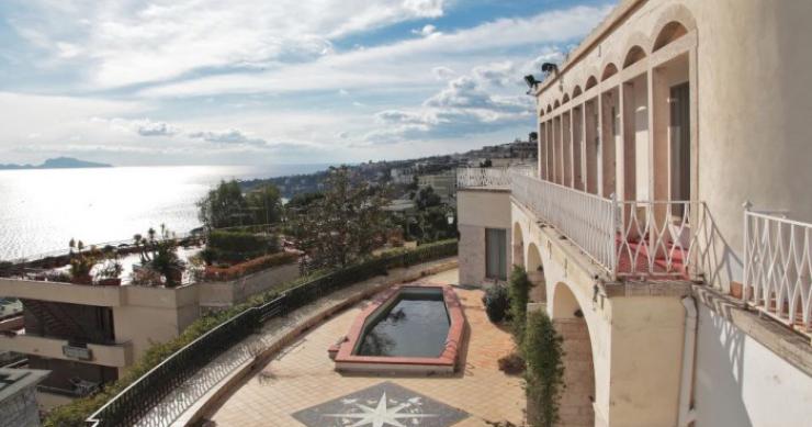 In vendita all'asta villa Nike, la splendida dimora degli ammiragli sul golfo di Napoli