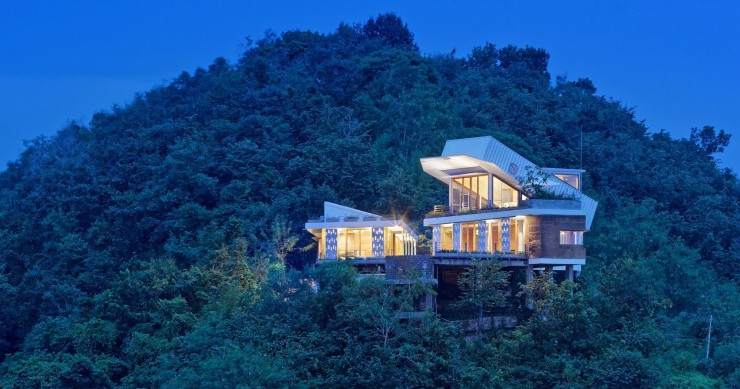 Uno chalet di lusso in Indonesia con un container come tetto