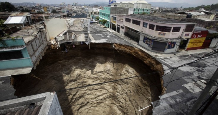 Buche in mezzo alla strada che non vorresti incontrare neppure nel tuo peggiore incubo