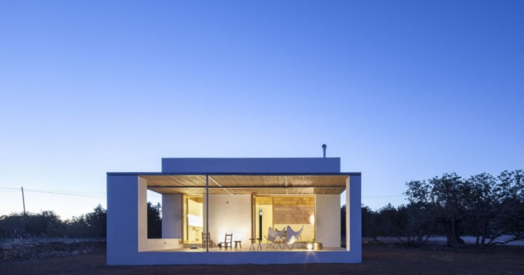 Piccola, ma incantevole: una casa di 69 m2 con un design sostenibile a Formentera