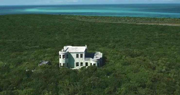 In vendita un'isola privata alle Bahamas...con un castello nazista abbandonato
