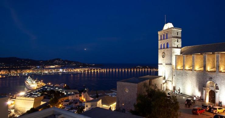 Con 1.850 Bitcoin puoi comprare il palazzo più bello e prestigioso di Ibiza