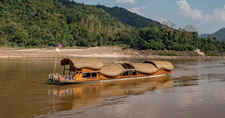 Umile fuori e lussuosa dentro, parte dal Laos la nave da crociera più strana del mondo