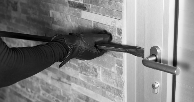 Come evitare i furti in casa d'estate, la guida per difendersi dai ladri