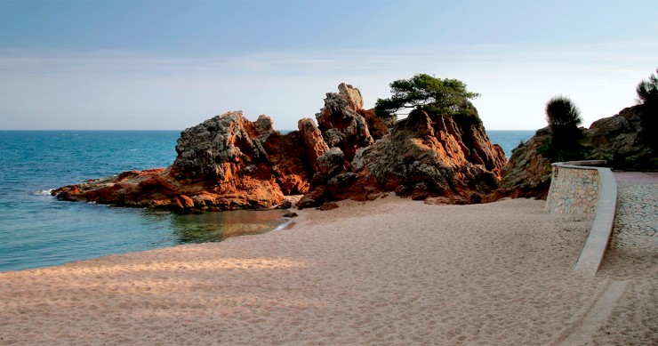 Cala Punta D'en Sureda, LLoret de Mar, Espanha / Wikimedia commons