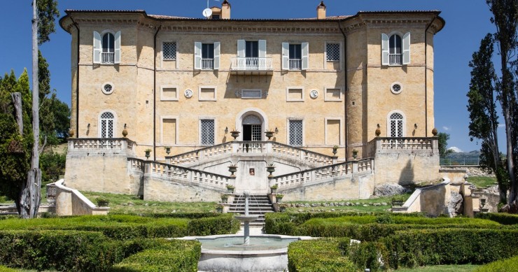 3-kerroksinen huvila Italiassa 3-kerroksinen huvila Italiassa