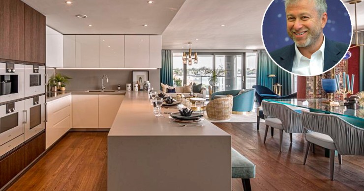 L'arredo è stato curato da un team di architetti e interior designer