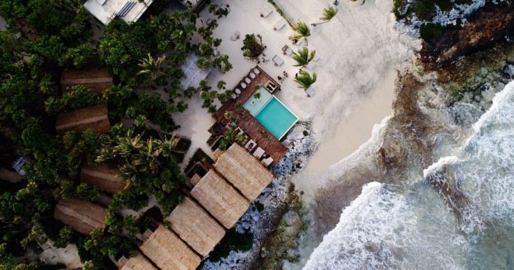Le stanze di questo hotel messicano si trovano sulla spiaggia del Mar dei Caraibi 