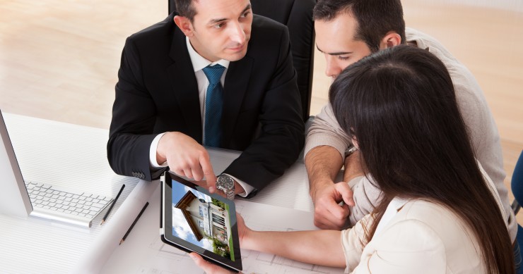 Intestare la seconda casa ai figli o al coniuge, a chi conviene