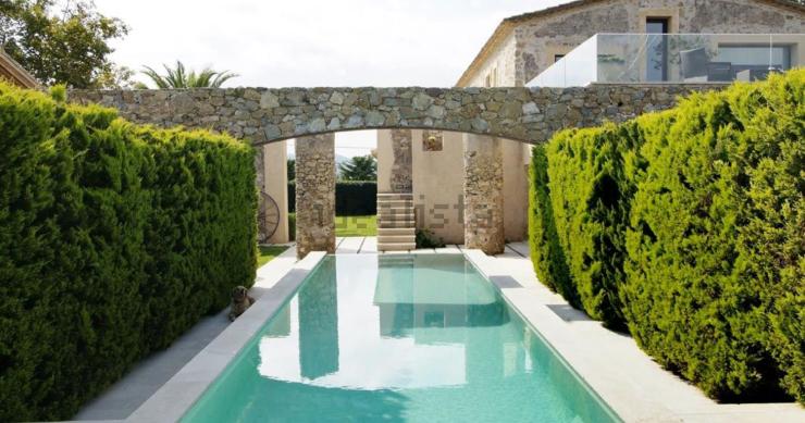 Una spettacolare masseria in Spagna che sembra provenire da un'altra epoca