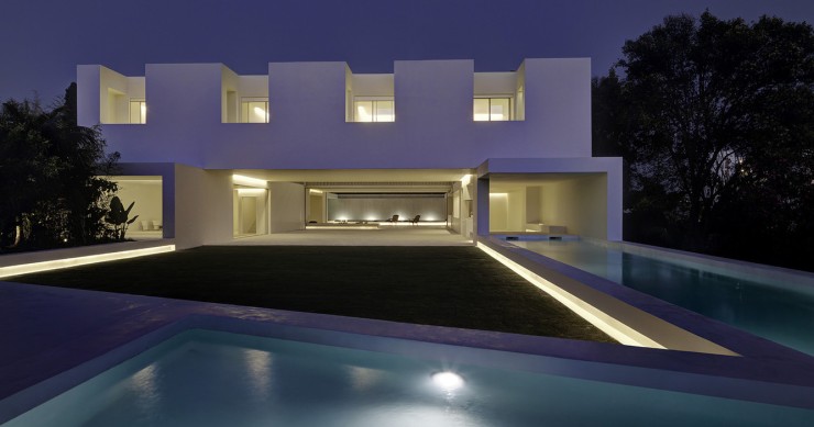Una villa di design a Marbella che è la massima espressione del minimalismo