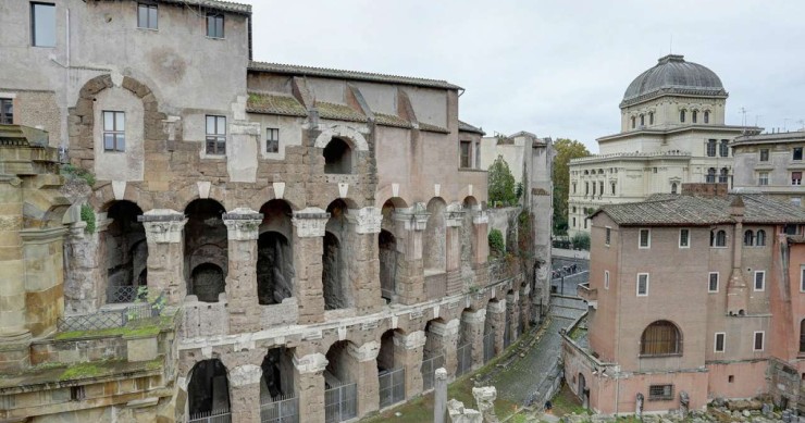 Casa săptămânii acesteia se află situată chiar lângă Teatro di Marcello