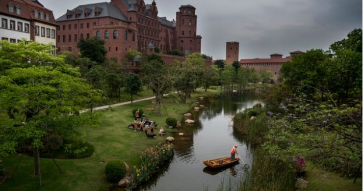 Il campus di Huawei in Cina è ispirato a 12 città europee