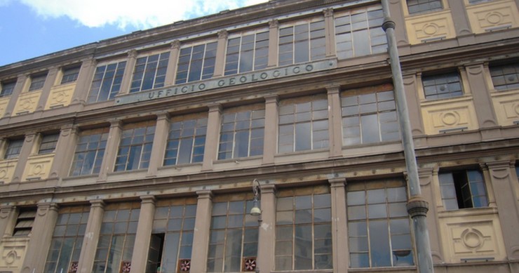 La facciata di Palazzo Canevari a Roma