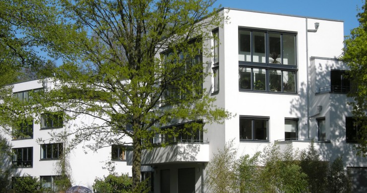 La finestra con le grate di ferro costituisce una semplice luce