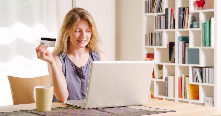 Come sfruttare i saldi estivi con lo shopping online, i consigli per evitare truffe