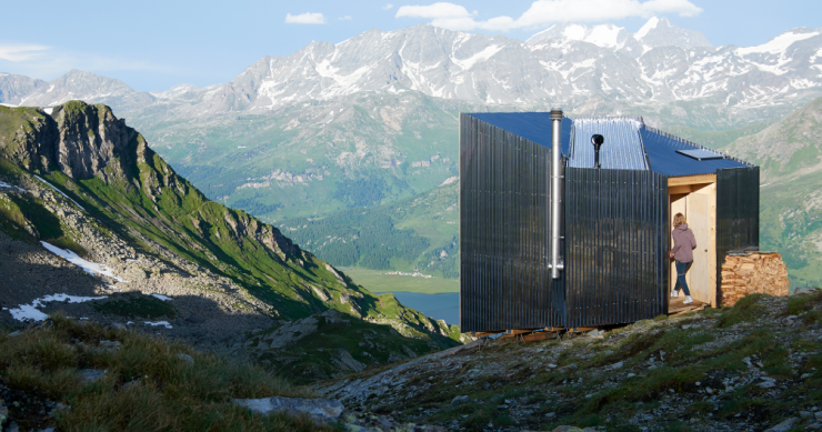 Una "capanna" ecologica e riflettente, il miglior rifugio per gli escursionisti delle Alpi