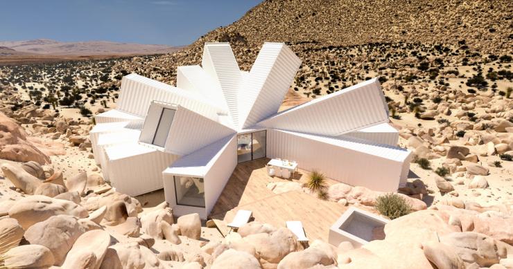 Una lussuosa casa a forma di fiore (fatta con container) nel deserto californiano