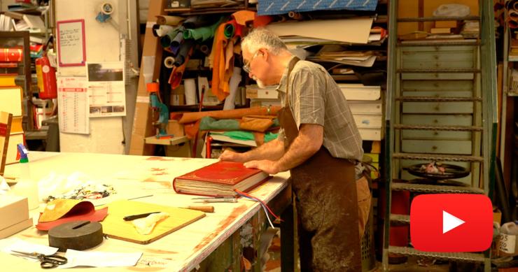 Mestieri in via di estinzione: i segreti di una legatoria centenaria che conquistò anche D'Annunzio