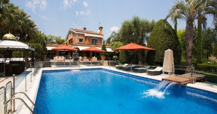 Luxury villa on the outskirts of Rome for sale