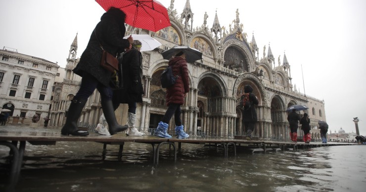 Acqua alta a Venezia: allagate Piazza San Marco e la Basilica