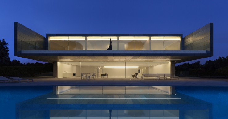 Lusso e tecnologia, questa casa di Madrid è una sublimazione di design minimalista