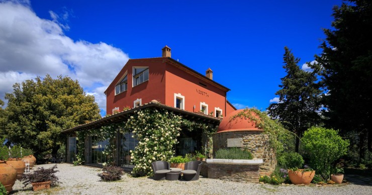 This charming guesthouse is for sale on idealista