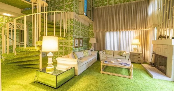 Total green, in questa casa californiana il tempo sembra fermo agli anni ‘70