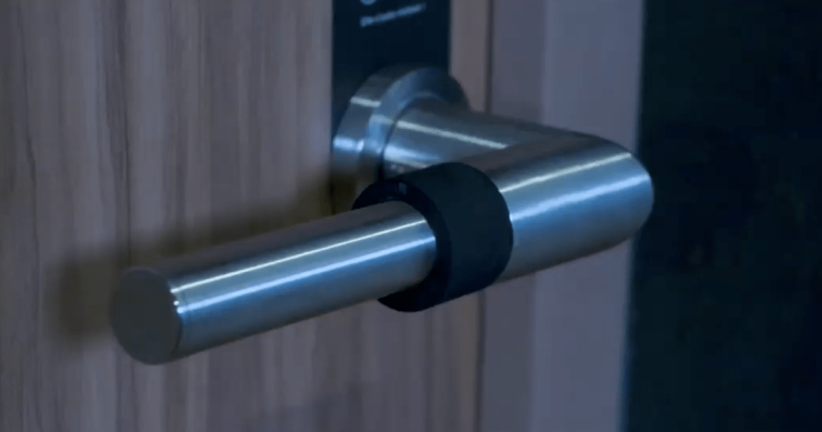 Skoon, l'invenzione anti coronavirus per disinfettare le maniglie