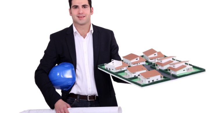 Il Comune può regolare i permessi per affitti brevi online?