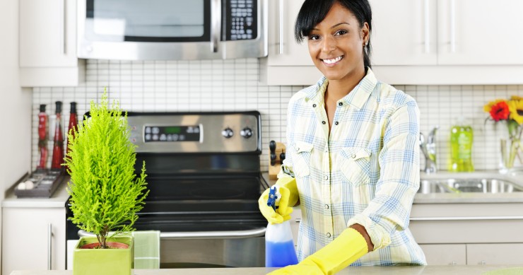 Le indicazioni per le pulizie di casa a Pasqua ai tempi del coronavirus