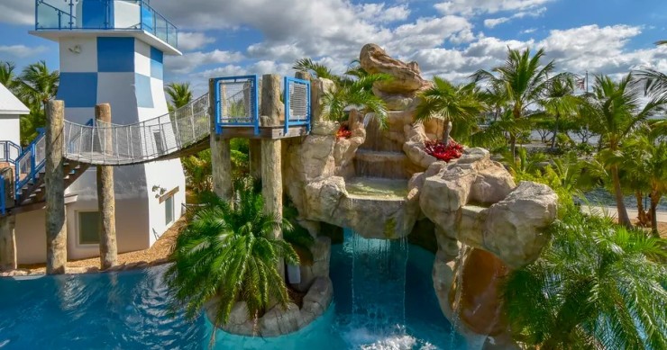 Un'incredibile villa con parco acquatico per trascorrere la quarantena