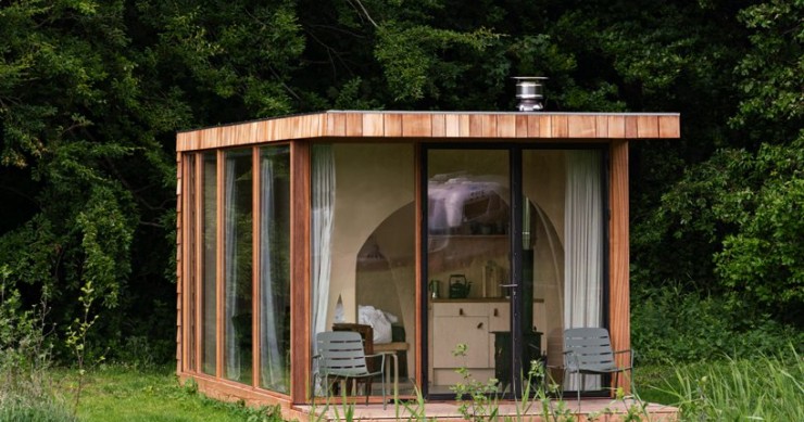 Una casetta prefabbricata progettata per la vita di campagna