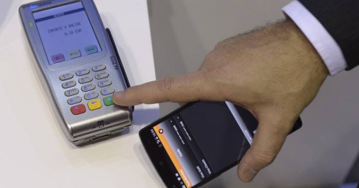 Pagamenti tracciabili e anti contagio, si alza la soglia pagabile con contactless