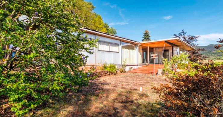 Vendesi casa prefabbricata firmata dal designer Jean Prouvé per 1,7 milioni di euro