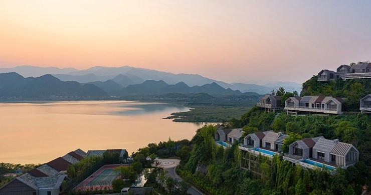Hilton rilancia un resort di lusso sulle sponde di un lago in Cina