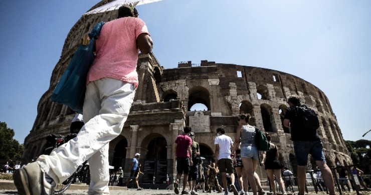 Turismo, Italia perde metà presenze 2020