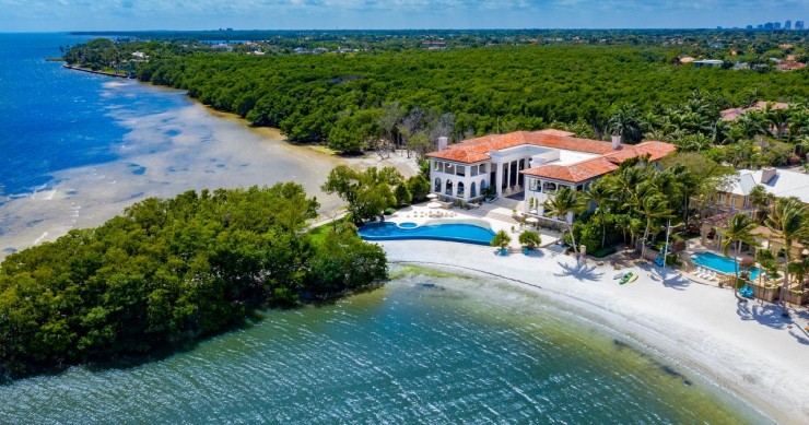 Una super villa con spiaggia privata a Miami in vendita per 30 milioni di euro