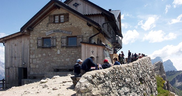 Il rifugio più antico delle Dolomiti sta cercando un nuovo gestore