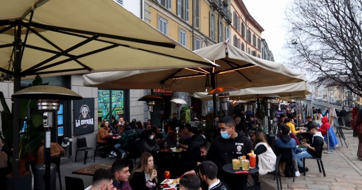 Covid, Dpcm: asporto dopo 18 consentito da enoteche, non da bar