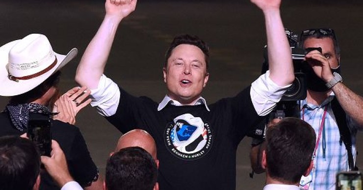 Via libera di Musk ai Bitcoin: adesso si pu? pagare una Tesla