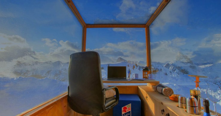 Un mini ufficio per lo smart working a 2400 metri nel cuore delle Dolomiti
