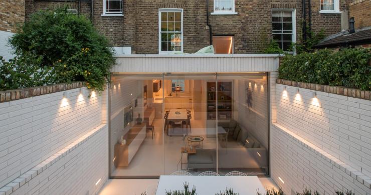 Questa tipica casa vittoriana a Londra nasconde interni di design e pieni di luce