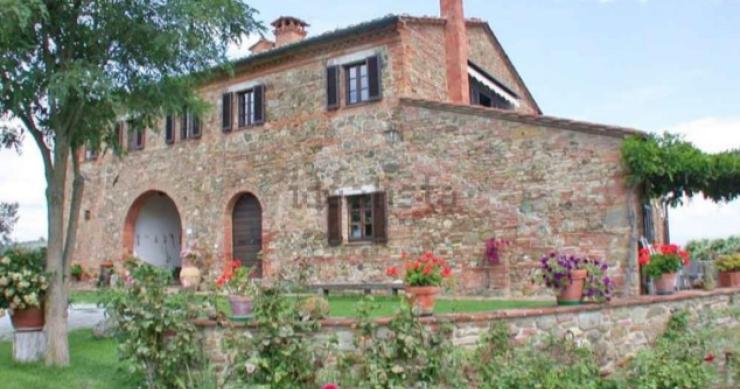 Un casale con piscina a Montepulciano