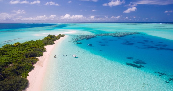 Un'incredibile offerta per lavorare un mese dalle Maldive (con tanto di sconti)