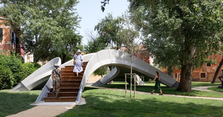 Questo ponte di calcestruzzo stampato in 3d si mantiene in piedi senza nessun tipo di sostegno